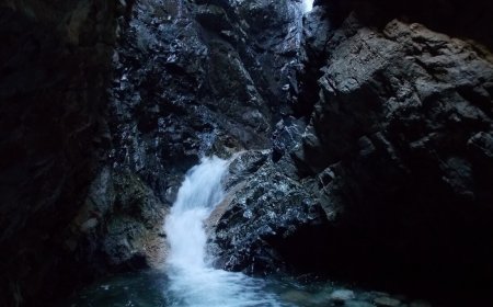 Hike to Zapata Falls 1000 Feet Up!