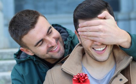 6 sexy Valentine’s Day gifts for the travel lover in your life