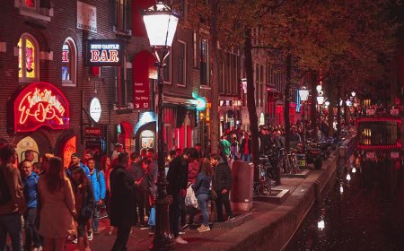 Amsterdam Bans Marijuana Use on Red Light District Streets