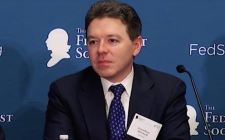 Attorney behind Texas vigilante abortion ban drafting similar book ban bill to sue librarians