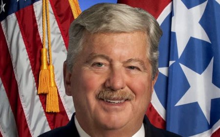 Anti-LGBTQ Republican left heart emojis and compliments on ‘raunchy’ gay Instagram account