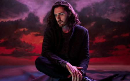 Hozier praises “revolutionary” LGBTQ+ culture in response to the rise of anti-drag rhetoric