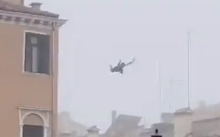 Venice Mayor Wants to Give Tourist Jumping From Roof into Canal  ‘Certificate of Stupidity’