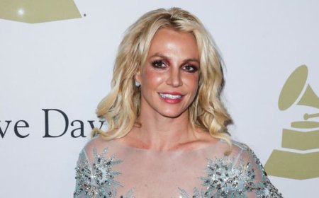 Britney Spears Is ‘Shy & Introverted’ When She’s Not On Stage, Director Fenton Bailey Divulges