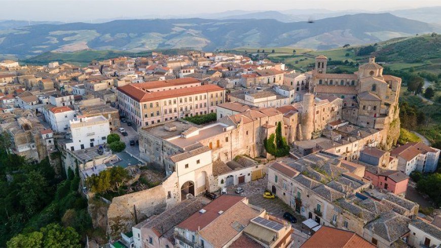 This Italian Village Is Being Repopulated by Americans