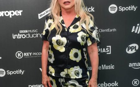 Debbie Harry: ‘Most women’ would have ‘died’ to see David Bowie’s penis