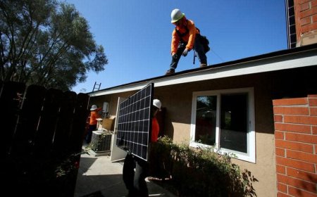 U.S. launches $7bln program to bring solar to low-income households
