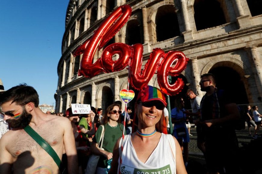 Italian prosecutor demands cancellation of birth certificates for lesbian couples