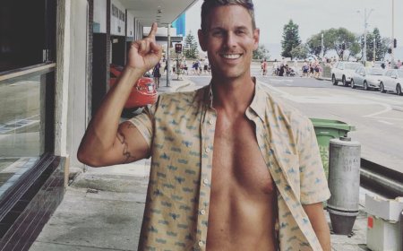 Did you know the new ‘Scream’ director is a hot gay daddy?