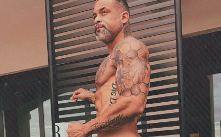 Shaun T shows off his perfect bubble butt days before his first bodybuilding contest