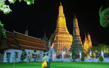 Bangkok’s Wat Arun at Night – Keep Calm and Wander