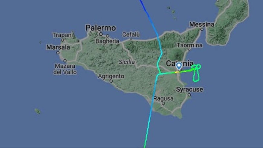 Pilot draws 24-kilometre-long penis in the sky after being diverted from Catania airport