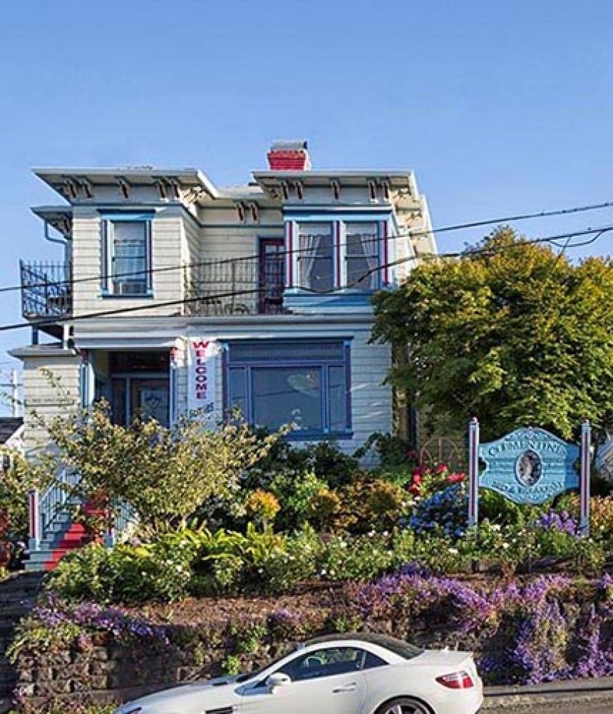 Clementine’s Guest House – Astoria Gay Friendly Guest House