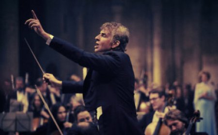‘Maestro’: Leonard Bernstein biopic struggles to keep the symphony going