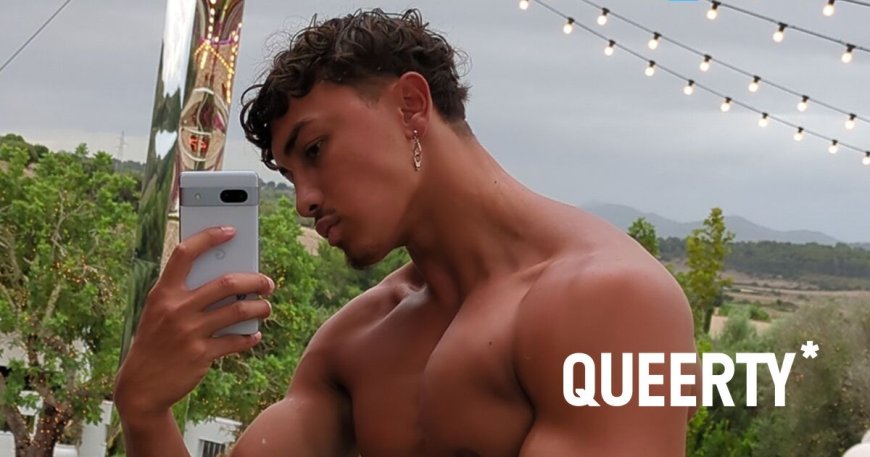 ‘Love Island’ star reminds viewers about the importance of bathing by showering in front of his bros