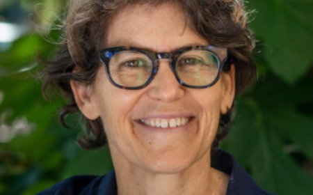 Lesbian rabbi guides congregation through ‘hardest moment’