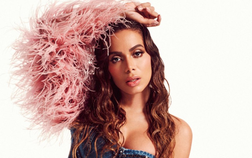 Anitta claps back at online trolls who call her a “fake bisexual”