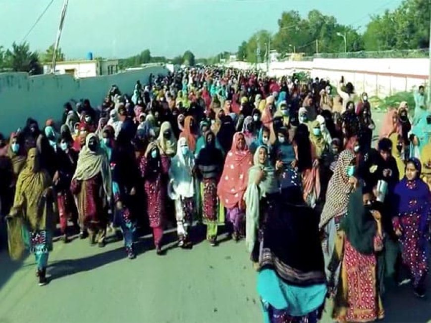 Karachi: Transgender community holds protest against recent mob attack