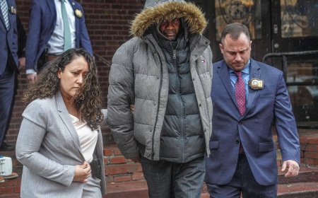 Bronx sex offender indicted for allegedly slurring at, slashing gay man on Midtown train