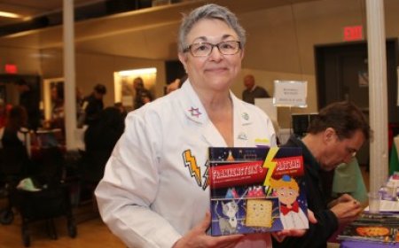 Rainbow Book Fair draws full house at LGBT Center