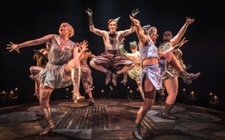 Magic in the making: Rebecca Frecknall’s new production of ‘Cabaret’ is a masterpiece