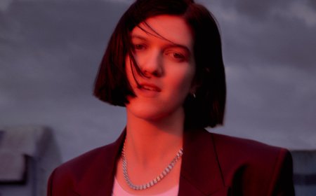 Romy: “More visibility for queer women in pop has felt very exciting to me”