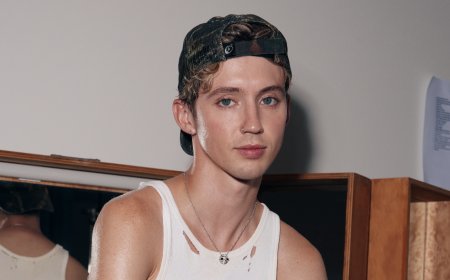 Troye Sivan and His Tour Dancers Play ‘Tap or Block’ in New Grindr Campaign