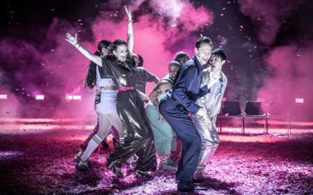 Tom Hiddleston and Hayley Atwell delight in raucous revival of Much Ado About Nothing – review