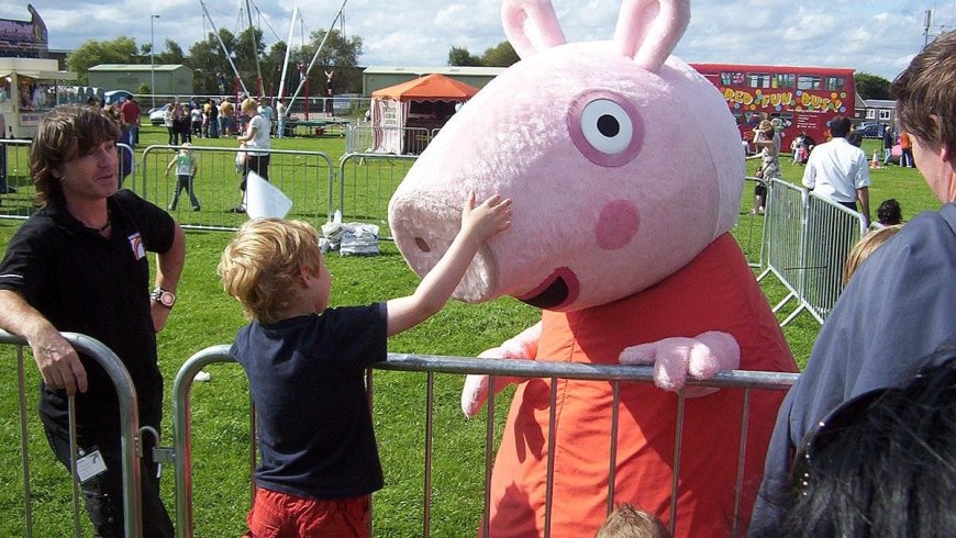 UK’s ‘Peppa Pig’ Gender Reveal Really Got Everyone Up in Arms Online