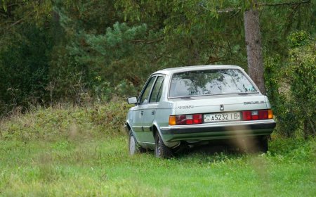 How to Handle a Cracked Windshield in the Middle of Nowhere