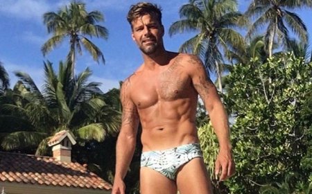 Ricky Martin’s Shirtless Selfie Has Fans Gasping for Air