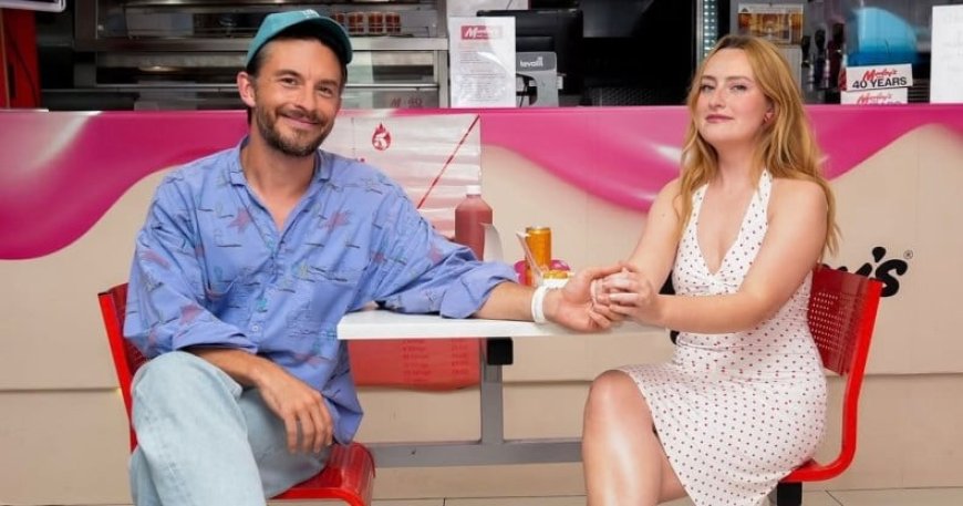 Jonathan Bailey Talks Love, Dinosaurs, and ‘Slutty Little Glasses’ on ‘Chicken Shop Date’