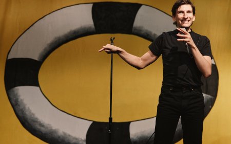 ‘Can I Be Frank?’: Solo show honors a comic queer pioneer