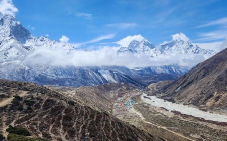Everest Base Camp Trek with HelicopterReturn vs. Classic Trek
