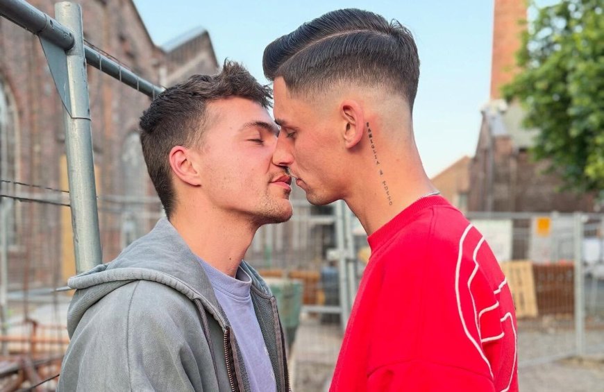 Soccer referee has never hidden his boyfriend and shares videos of them kissing