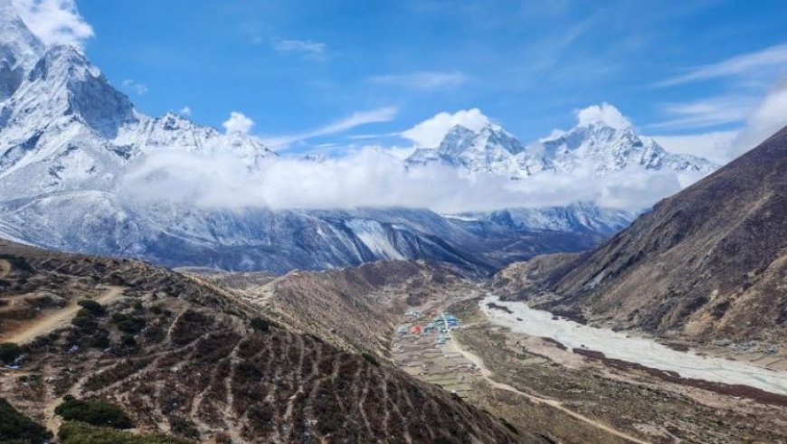 Everest Base Camp Trek with HelicopterReturn vs. Classic Trek