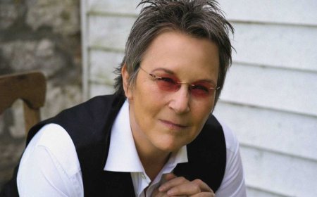 Mary Gauthier and Art of The Song at People’s Pub in Bayport