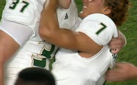 South Florida looks for another upset after teammates bromance photo goes viral
