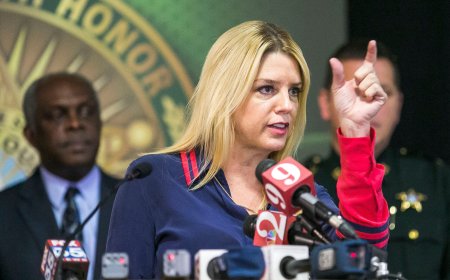 Pam Bondi somehow manages to unite the entire country against her with stunning display of stupidity