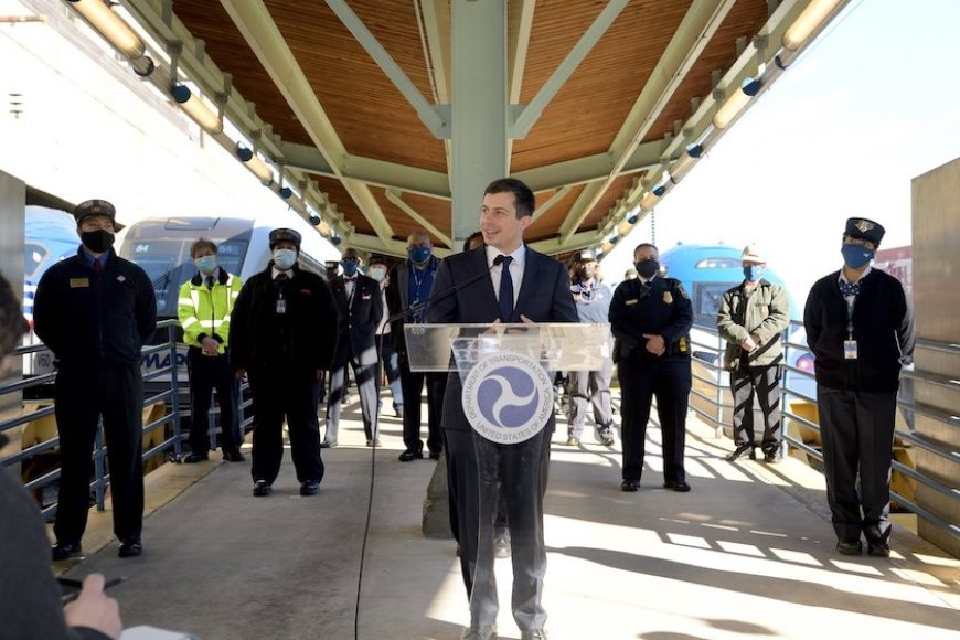 Tucker Carlson says Pete Buttigieg is ‘fake gay’