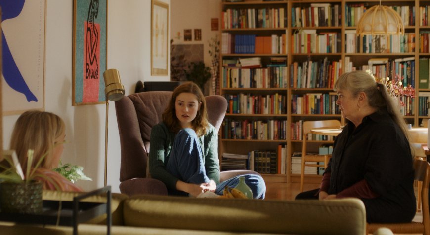 ‘Dreams (Sex Love)’ concludes ‘Love Sex Dreams’ trilogy with a sapphic coming-of-age tale