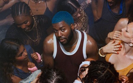 Khalid says his DMs are blowing up since coming out: “I’m just having so much fun”