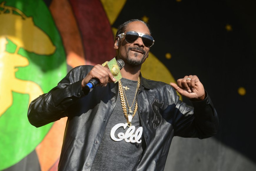 Snoop Dogg just did a total 180 on gay views & now everyone’s confused