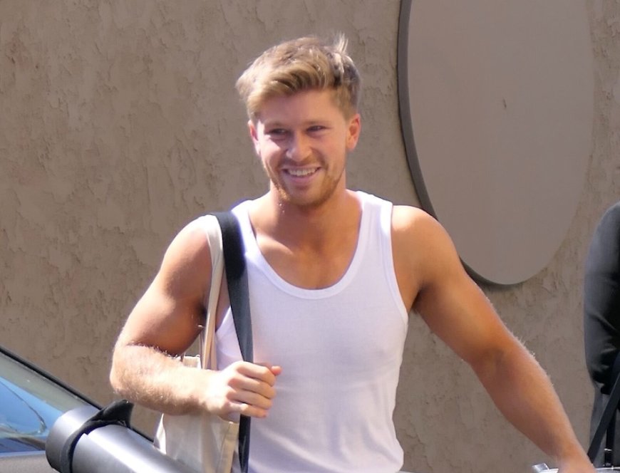 Robert Irwin just proved he’s the ultimate mama’s boy & there wasn’t a dry eye in the house