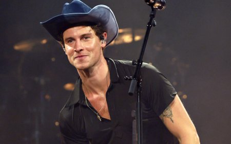 21 Photos of Shawn Mendes on Tour That’ll Leave You in Cupid’s Chokehold