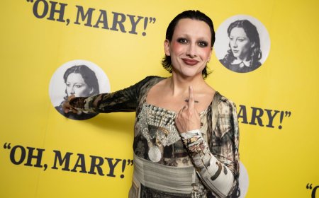 [PHOTOS] LGBTQ+ celebs welcome ‘Oh, Mary!’ to the West End