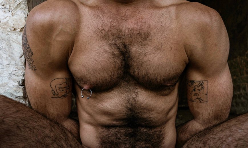 Men in the Ruins: 10 Striking Shots by Ahmad Naser