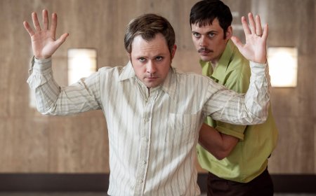 Gus van Sant makes respectable return in 1970s hostage thriller ‘Dead Man’s Wire’