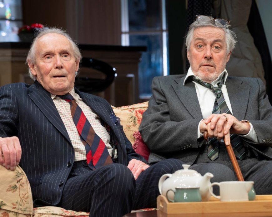 I’m Sorry, Prime Minister brings classic TV series Yes, Minister to the West End stage – review