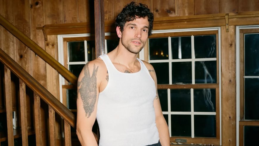 ‘There’s an Ass for Every Saddle’: Paul Kelly Embraces the Chest Hair in Love Story